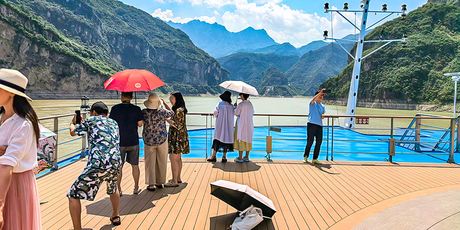 Tourists on Yangtze River Cruiseship