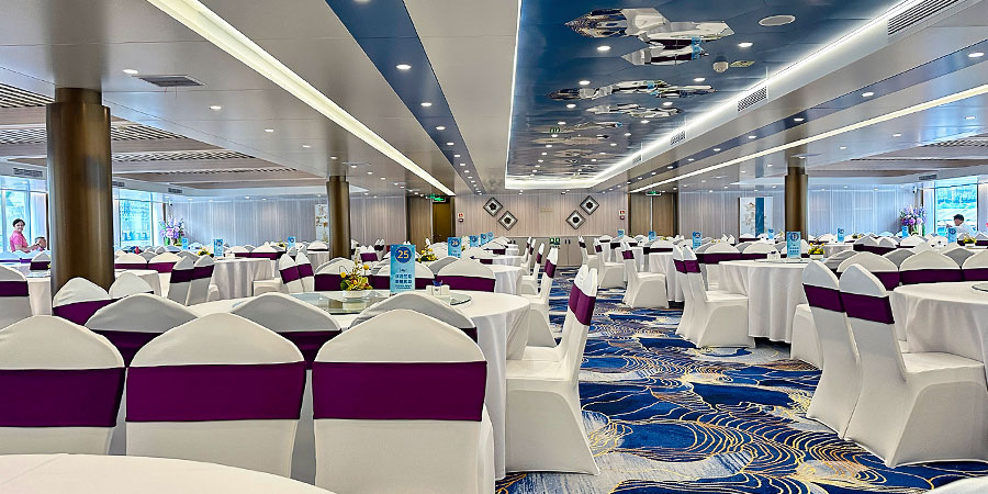 The Restaurant on Yangtze River Cruiseship The Restaurant on Yangtze River Cruiseship