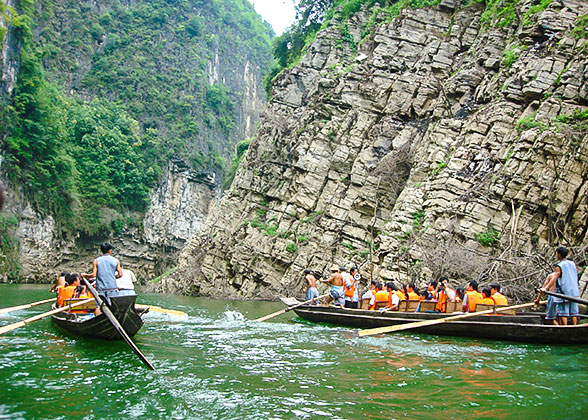 Sculling Tourist Boat on Shennong Stream