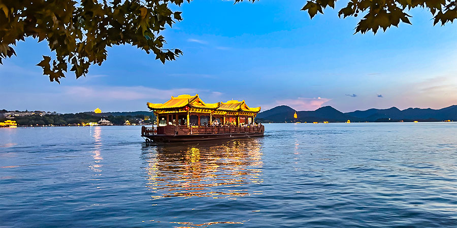 Sightseeing Boat on West Lake Sightseeing Boat on West Lake