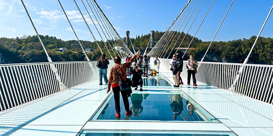 Take a Picture on Zhangjiajie Glass Bridge