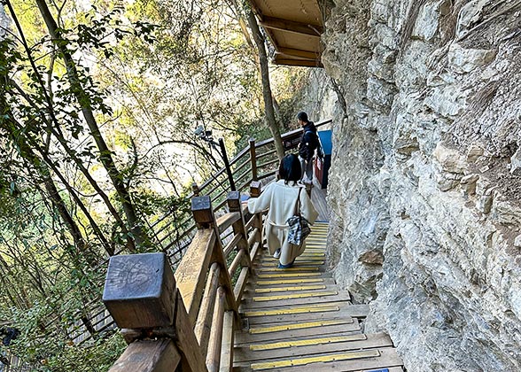 Hike to Grand Canyon along Descending Stairs