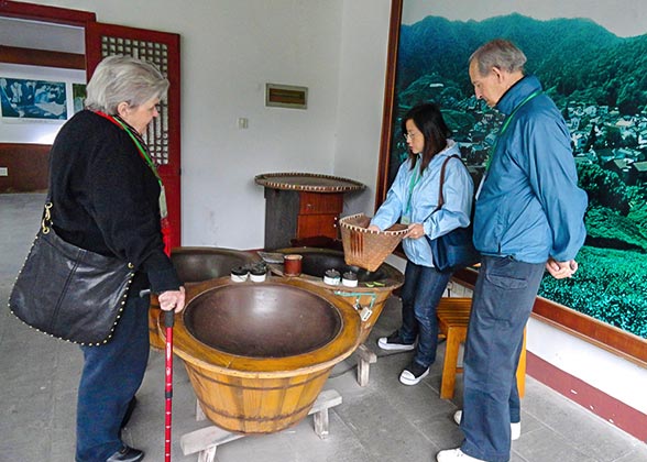 Tourists Watching Tea Frying Tourists Watching Tea Frying